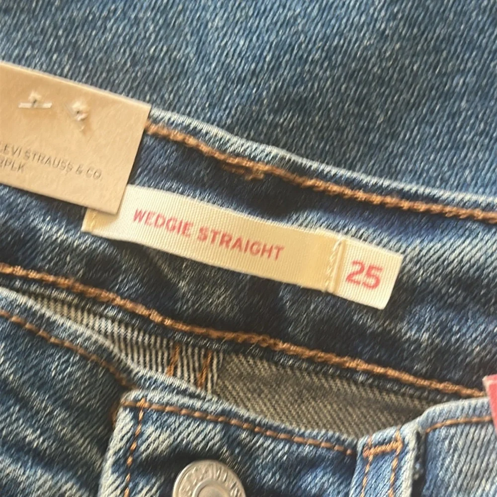 Levi's Wedgie Straight Denim Jeans - Picture 8 of 11